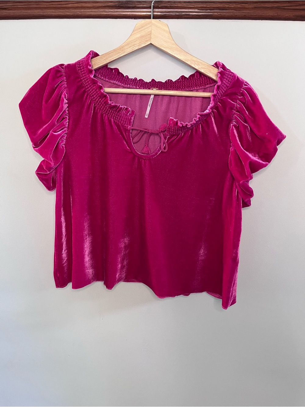 Free People Fuchsia‎ Pink Velvet Smocked Tie Neck Puff Sleeve Top XS OB1585260